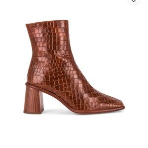 Like new! Aloha West Cape Croco Brown SIZE 38